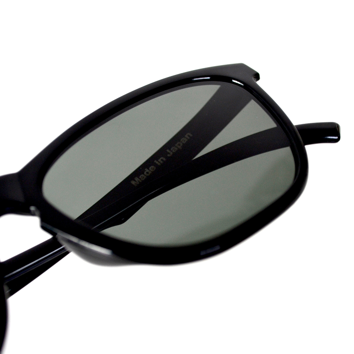 オリジナルデザインのサングラス